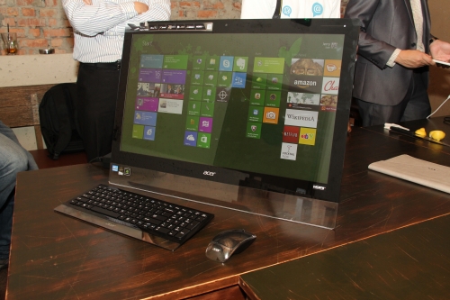 Acer_Exclusive_Sneak_Preview_MY_Aspire_7600U