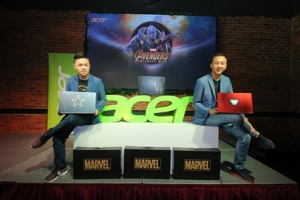WEE_3910 Acer Malaysia Product Team with the newly launched Acer Avengers Infinity War Special Edition Laptops